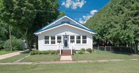 319 N Mill St, Wadena, IA 52169