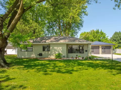 1336 S Hill Dr, Waterloo, IA 50701