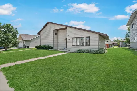 419 Heritage Rd, Cedar Falls, IA 50613
