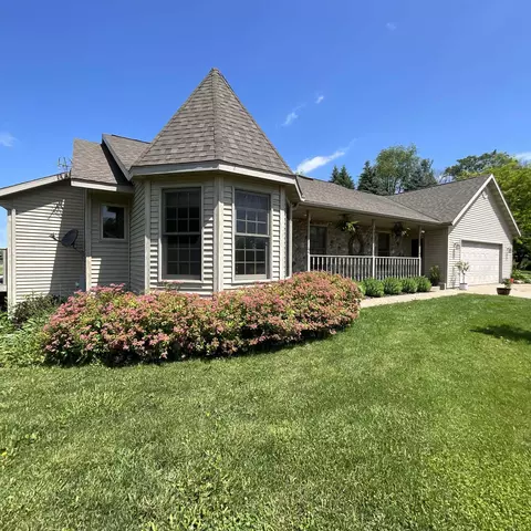 401 Sandra Ter, West Union, IA 52175