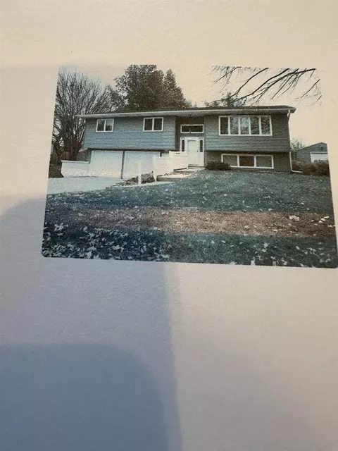 205 Celeste St, Hudson, IA 50643