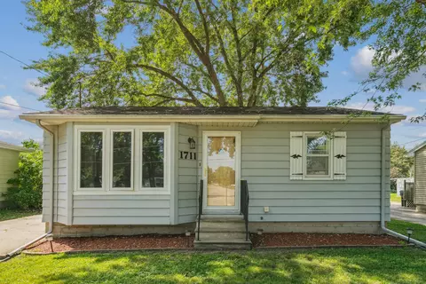 1711 Huntington Rd, Waterloo, IA 50701