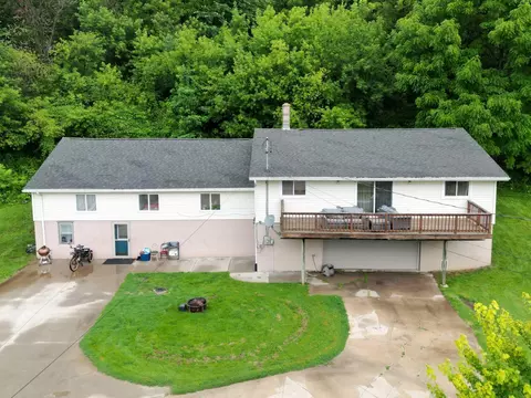 73 Shaw St, Lansing, IA 52151
