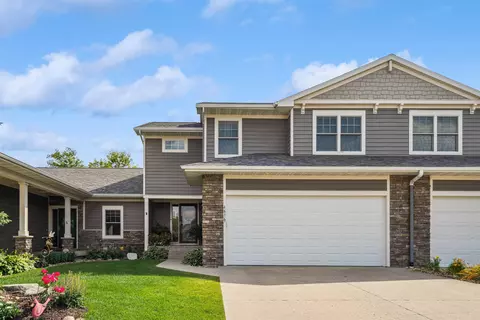 4616 Whispering Pines Cir, Cedar Falls, IA 50613
