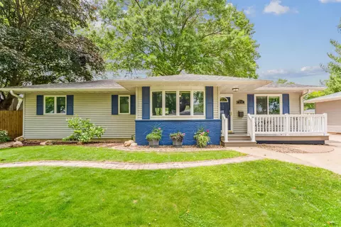 2742 Crestline Ave, Waterloo, IA 50702