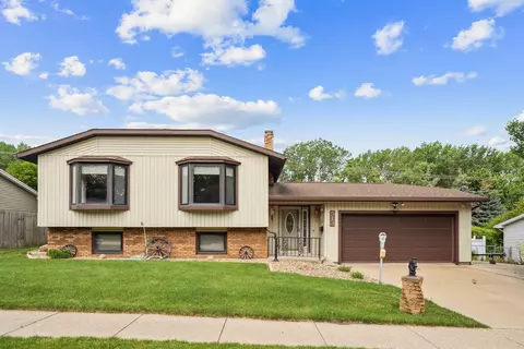513 Barbara Dr, Cedar Falls, IA 50613