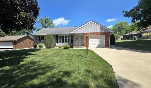 21 Bruce Ln, La Porte City, IA 50651