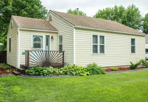 1628 W Gilbert Dr, Evansdale, IA 50707