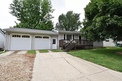 311 11th Ave N W, Independence, IA 50644