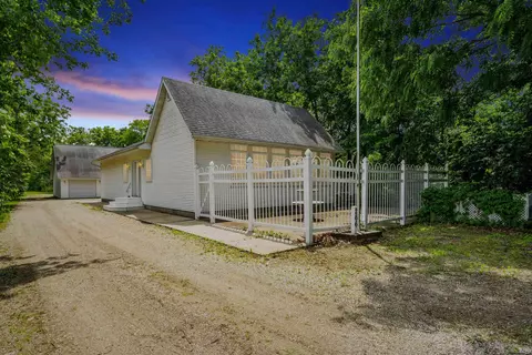 266 Lainee Dr, Evansdale, IA 50707