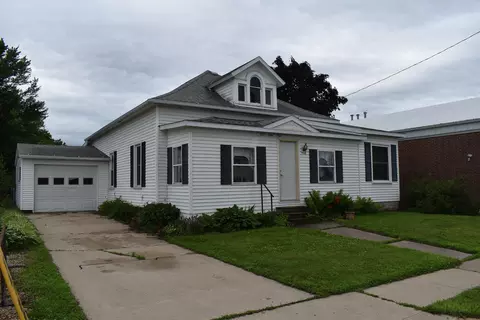 207 W Main St, Riceville, IA 50466