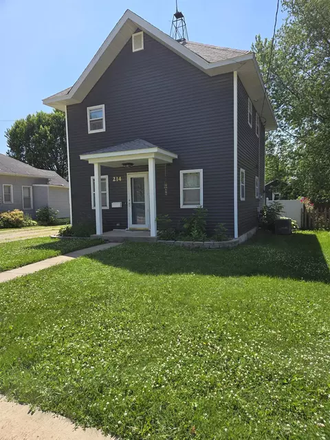 214 6th St E, Cresco, IA 52136