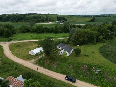 500 Smith Rd, Postville, IA 52162