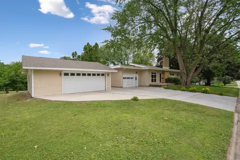 435 Maxwell St, Waterloo, IA 50701 photo 2