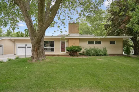 435 Maxwell St, Waterloo, IA 50701