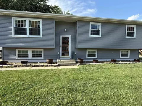 2304 NW 3rd Ave, Waverly, IA 50677