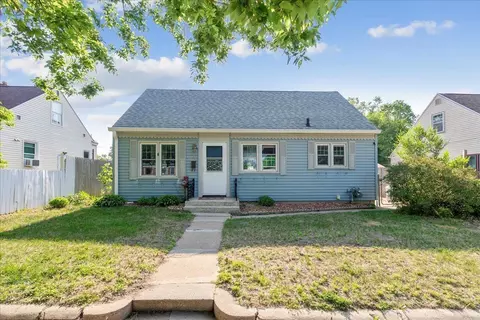 236 Boston Ave, Waterloo, IA 50703