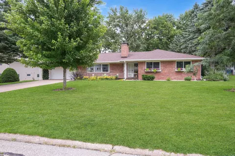 1136 Ridgemont Rd, Waterloo, IA 50701