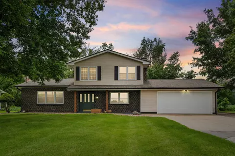 4112 E Shaulis Rd, Waterloo, IA 50702