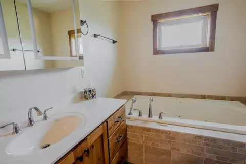 Bath - 105 Ranchview Ct, Decorah, IA 52101 photo 1 of 6