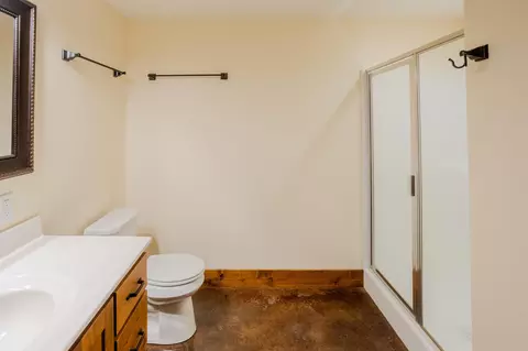 Bath - 105 Ranchview Ct, Decorah, IA 52101 photo 6 of 6