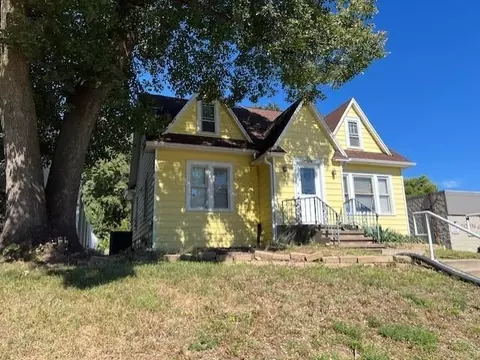 1802 Waterloo Rd, Cedar Falls, IA 50613