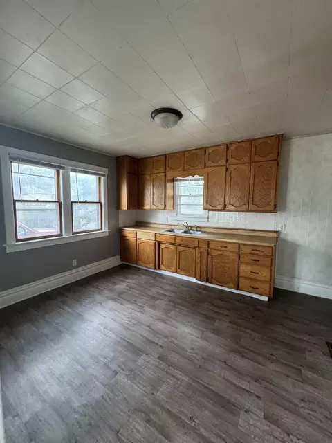 415 E 9th St, Waterloo, IA 50703 photo 4