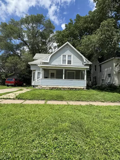 415 E 9th St, Waterloo, IA 50703