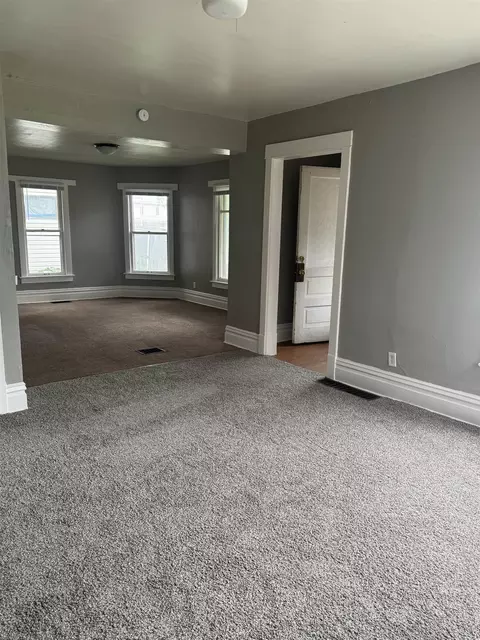 415 E 9th St, Waterloo, IA 50703 photo 3