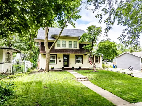 226 Sheridan Rd, Waterloo, IA 50701