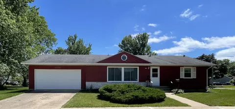 615 NW 3rd St, Independence, IA 50644