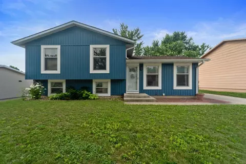 3823 Monterey Dr, Waterloo, IA 50701