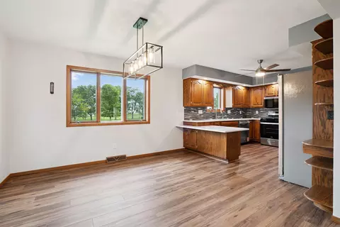 406 E 6th St, Readlyn, IA 50668 photo 4