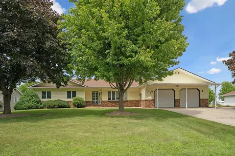 406 E 6th St, Readlyn, IA 50668