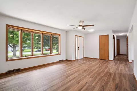 406 E 6th St, Readlyn, IA 50668 photo 2