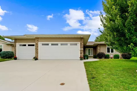 4225 Wedgewood Dr, Cedar Falls, IA 50613