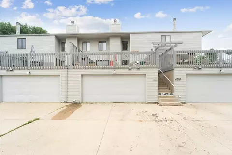 4236 Kris Line Dr, Waterloo, IA 50701