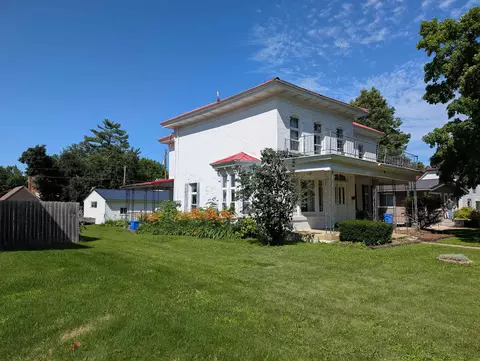 120 E 5th Ave, Cresco, IA 52136