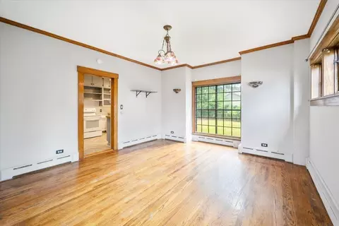 Living - 1009 11th St, Eldora, IA 50627 photo 2 of 5