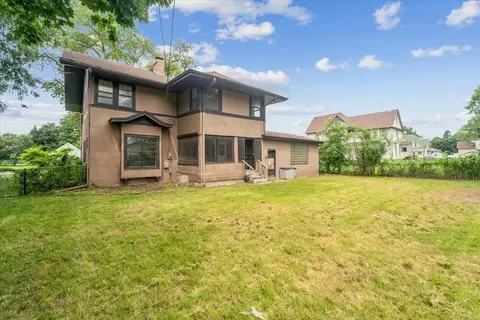 Exterior - 1009 11th St, Eldora, IA 50627 photo 5 of 6