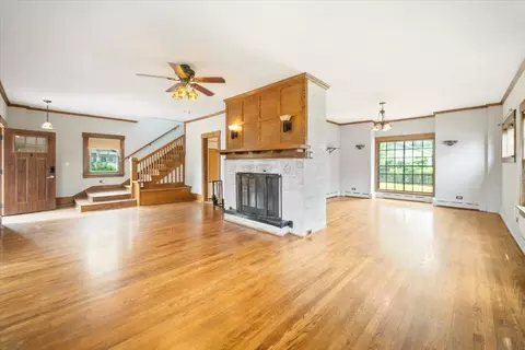 Living - 1009 11th St, Eldora, IA 50627 photo 3 of 5