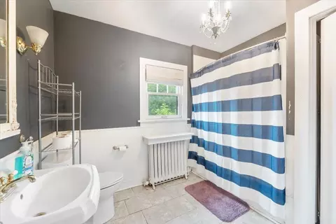 Bath - 1009 11th St, Eldora, IA 50627 photo 1 of 1