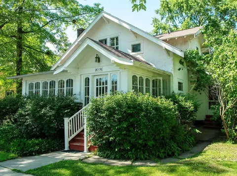 212 NW 2nd Ave, Waverly, IA 50677