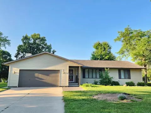 9 Asbury Pl, Mason City, IA 50401