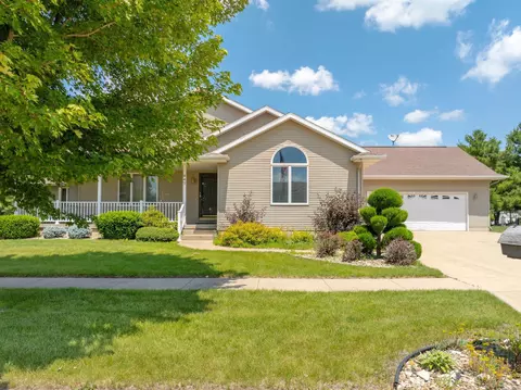 947 Jolene Dr, Dunkerton, IA 50626