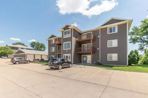 4712 Chadwick Rd #10, Cedar Falls, IA 50613