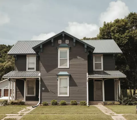 307 NW First St, Elkader, IA 52043