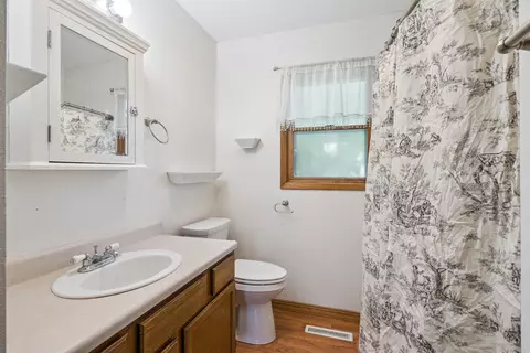 Bath - 2004 12th St, Eldora, IA 50627 photo 1 of 2