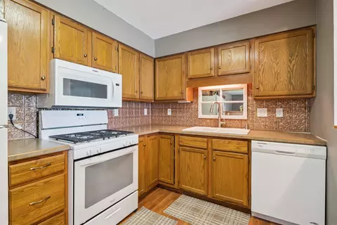 Kitchen - 2004 12th St, Eldora, IA 50627 photo 1 of 2