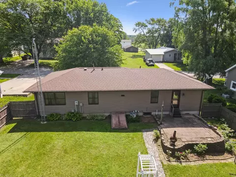 View/Area - 2004 12th St, Eldora, IA 50627 photo 1 of 3